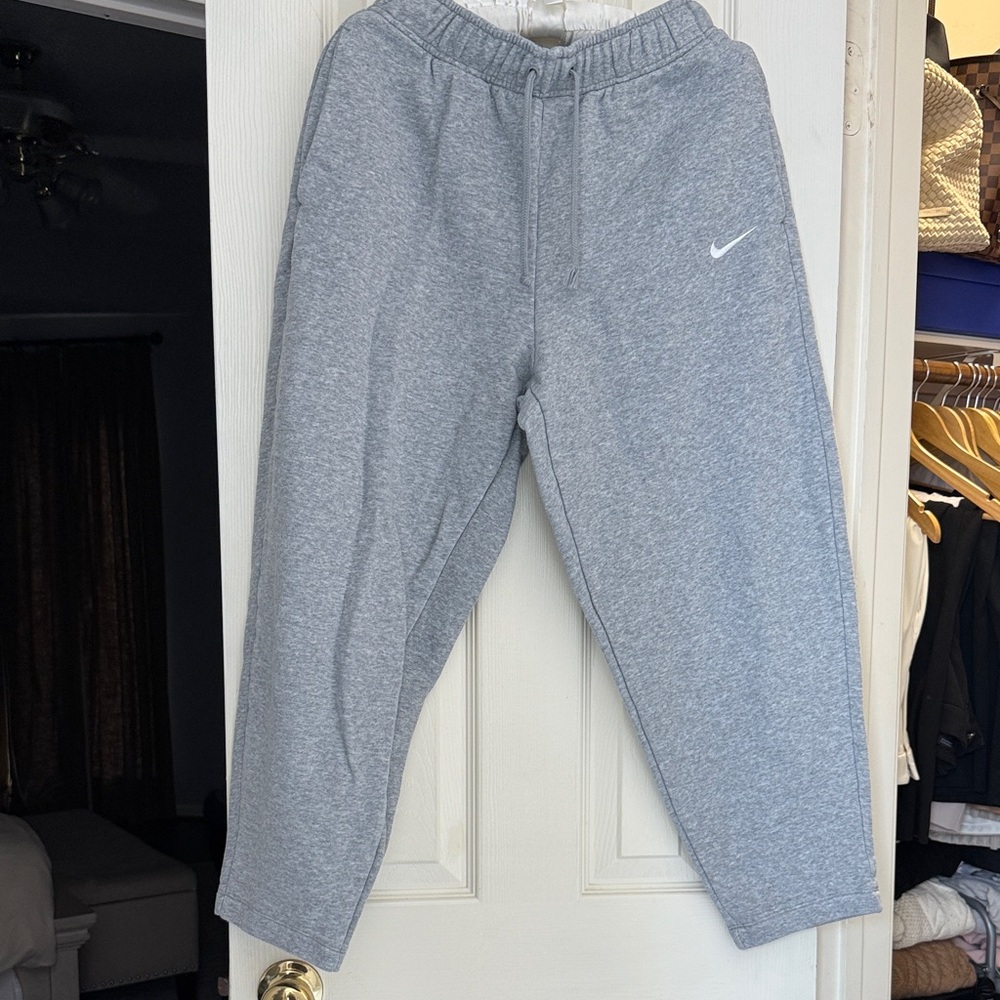 Nike Women’s Gray Sweatpants